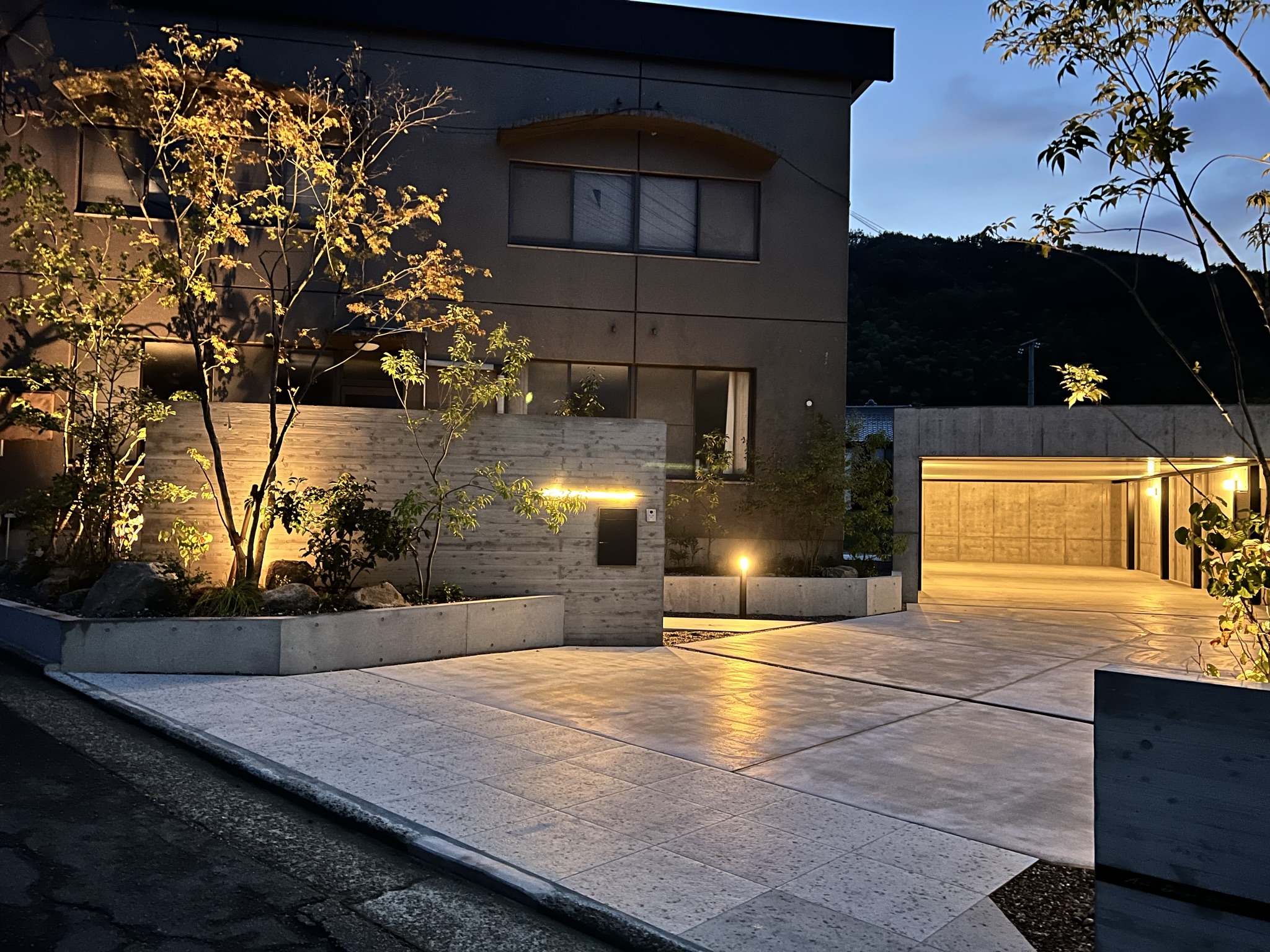 外構リノベーション工事後の夜景